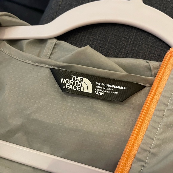 Northface Womens Windbreaker - Picture 2 of 2